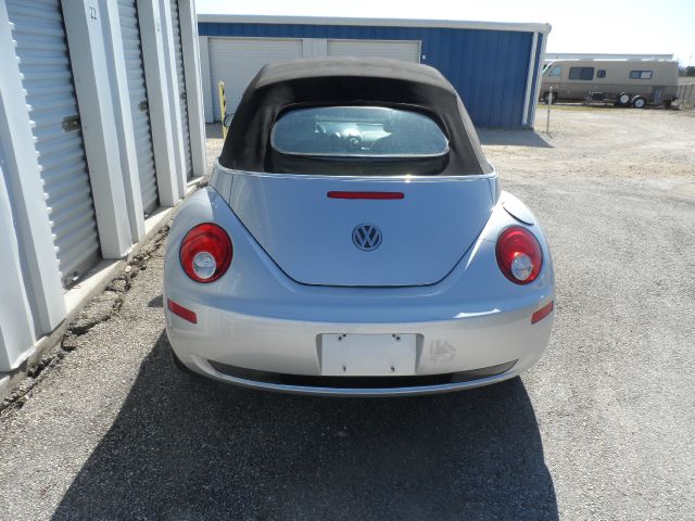 Volkswagen New Beetle 2006 photo 2