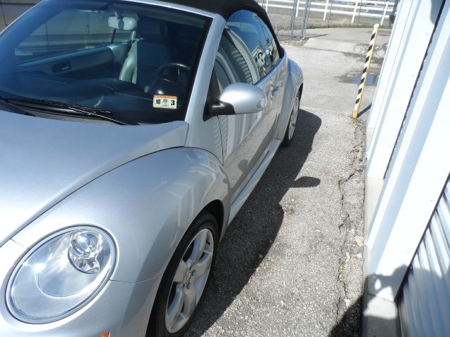 Volkswagen New Beetle 2006 photo 3