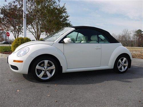 Volkswagen New Beetle 2007 photo 1