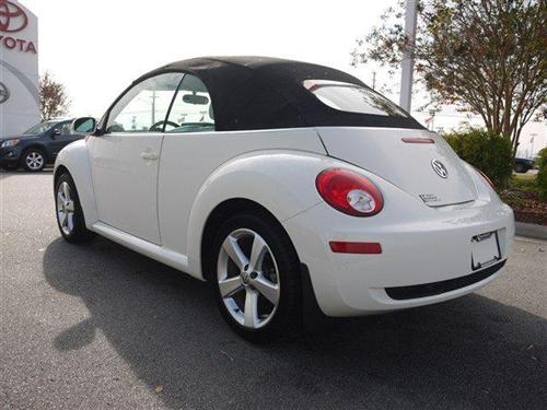 Volkswagen New Beetle 2007 photo 2