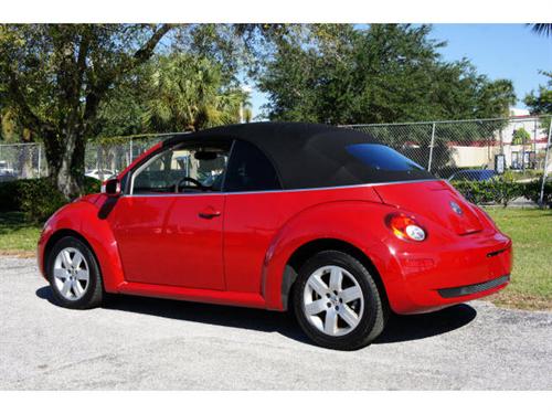 Volkswagen New Beetle 2007 photo 2