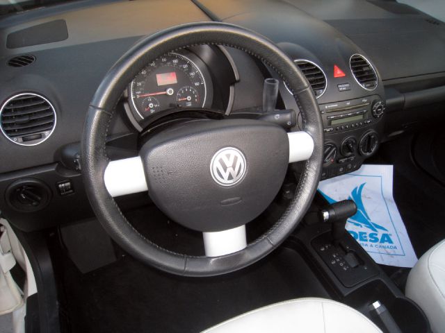 Volkswagen New Beetle BASE W/1sv Convertible