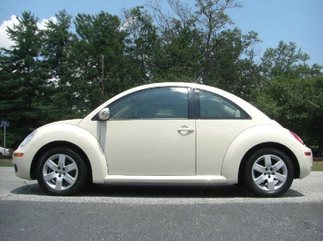 Volkswagen New Beetle 2007 photo 2