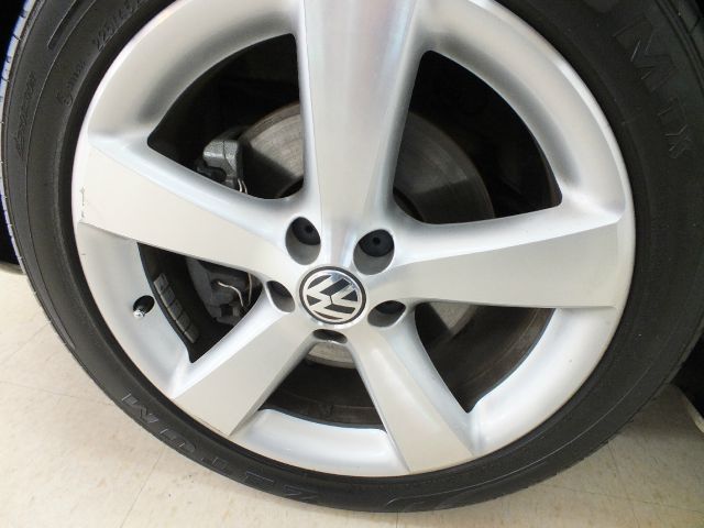 Volkswagen New Beetle BASE W/1sv Convertible