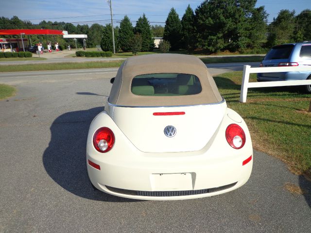 Volkswagen New Beetle 2007 photo 1