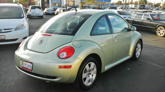 Volkswagen New Beetle 2007 photo 1