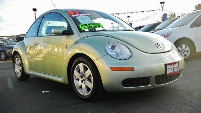 Volkswagen New Beetle 2007 photo 2