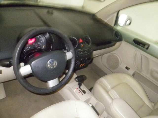 Volkswagen New Beetle 2007 photo 2