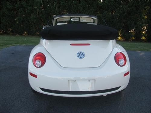 Volkswagen New Beetle 2007 photo 2