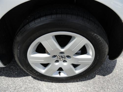 Volkswagen New Beetle 2007 photo 1