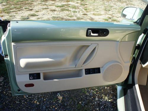 Volkswagen New Beetle 2007 photo 5