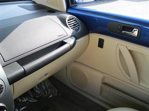 Volkswagen New Beetle 2007 photo 1