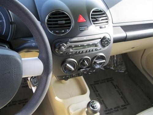 Volkswagen New Beetle 2007 photo 2