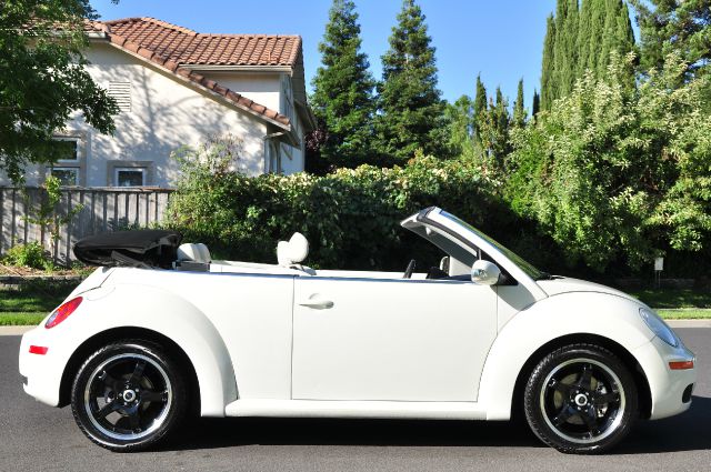 Volkswagen New Beetle BASE W/1sv Convertible