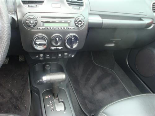 Volkswagen New Beetle 2007 photo 2