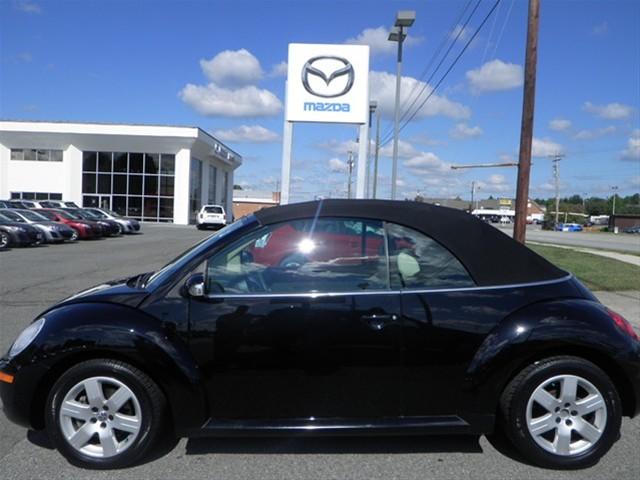 Volkswagen New Beetle 4dr V6 4WD (natl) Convertible