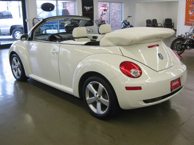 Volkswagen New Beetle 2007 photo 1