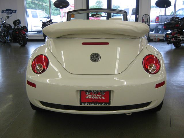 Volkswagen New Beetle 2007 photo 4