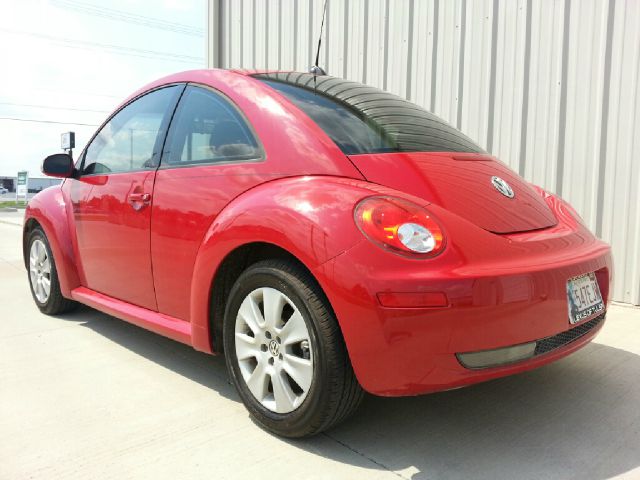 Volkswagen New Beetle 2008 photo 1