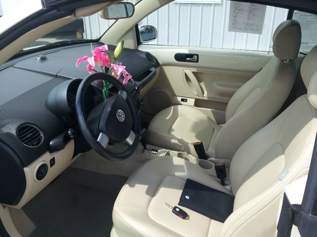 Volkswagen New Beetle 2008 photo 1