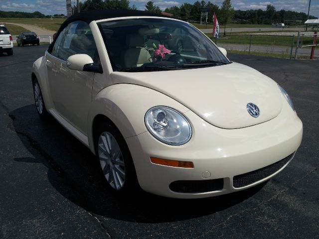 Volkswagen New Beetle 2008 photo 4