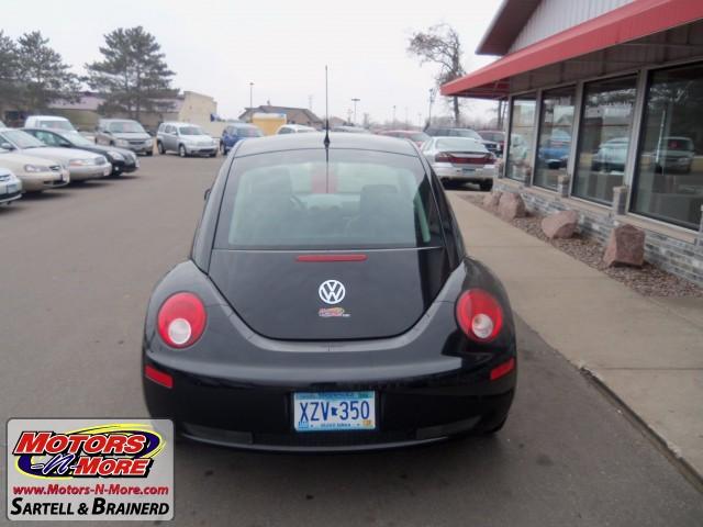 Volkswagen New Beetle 2008 photo 4