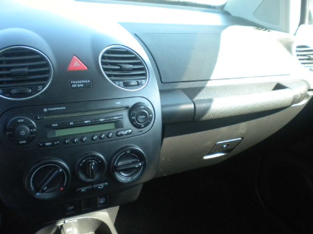 Volkswagen New Beetle 2008 photo 2