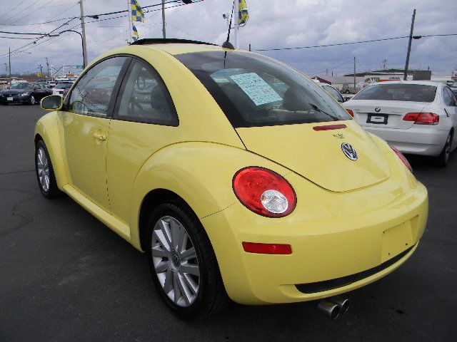 Volkswagen New Beetle 2008 photo 1