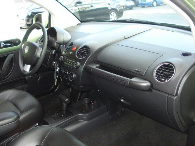 Volkswagen New Beetle 2008 photo 1