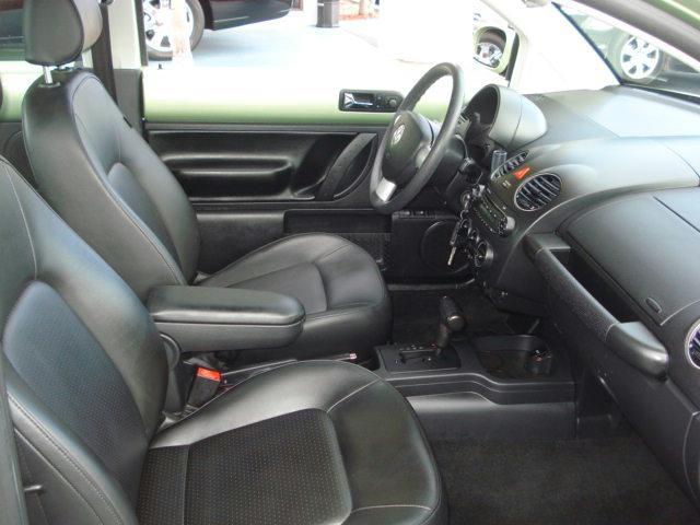 Volkswagen New Beetle 2008 photo 2