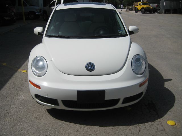 Volkswagen New Beetle 2008 photo 1