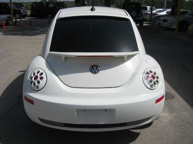 Volkswagen New Beetle 2008 photo 4