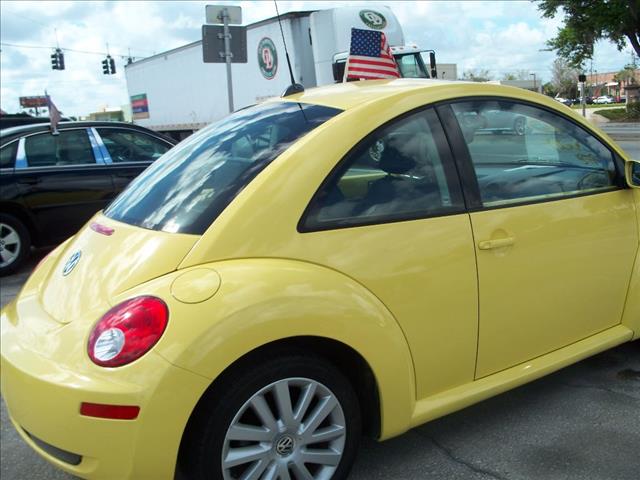 Volkswagen New Beetle 2008 photo 1