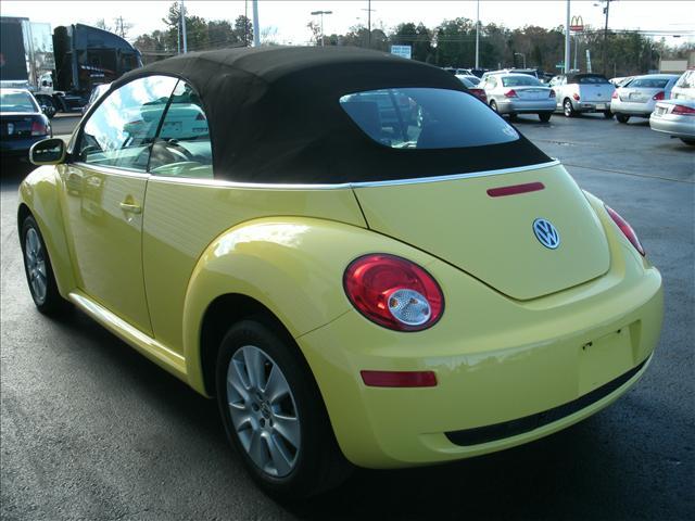 Volkswagen New Beetle 2008 photo 2