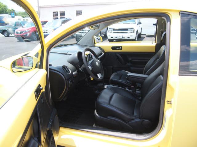 Volkswagen New Beetle 2008 photo 2