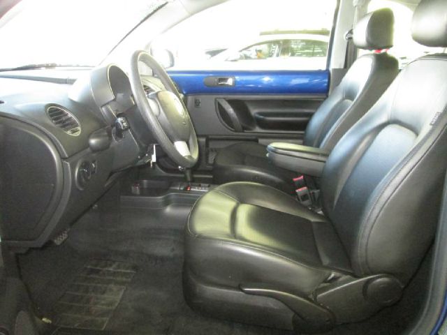 Volkswagen New Beetle 2008 photo 1