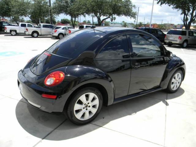 Volkswagen New Beetle 2008 photo 2