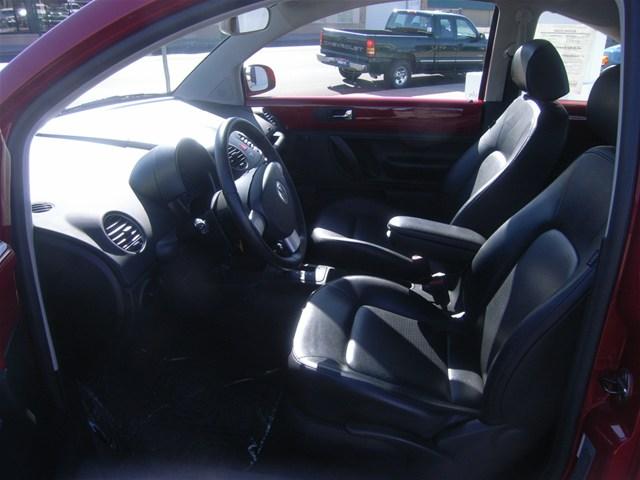 Volkswagen New Beetle 2009 photo 1
