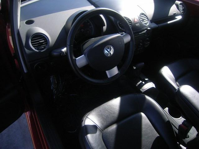 Volkswagen New Beetle 2009 photo 2