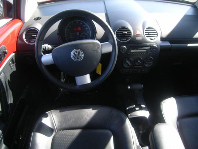 Volkswagen New Beetle 2009 photo 3
