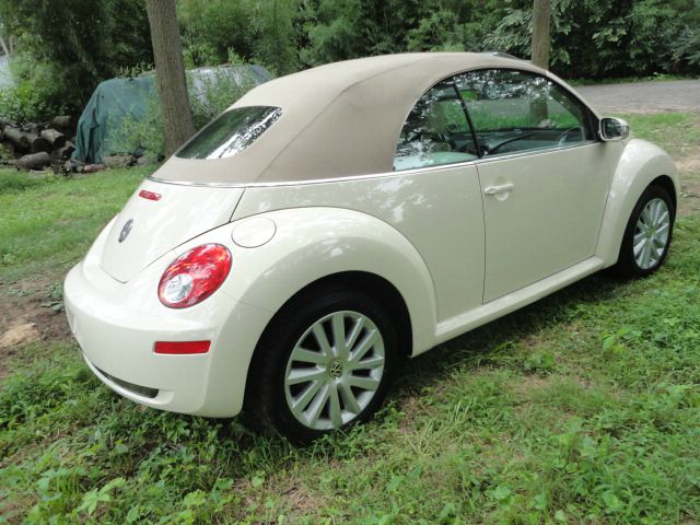 Volkswagen New Beetle 2003 Toyota Sport Convertible