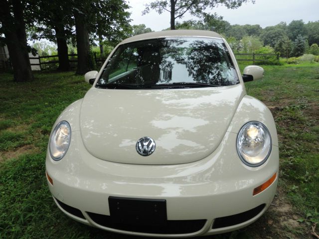 Volkswagen New Beetle 2009 photo 2