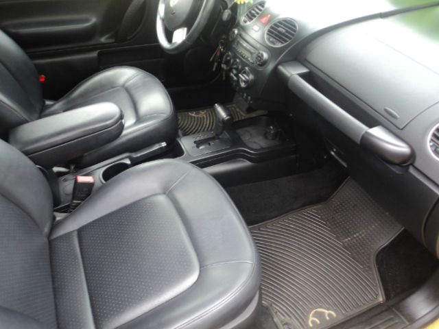 Volkswagen New Beetle 2009 photo 1