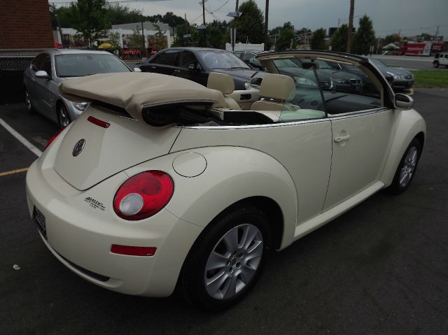 Volkswagen New Beetle 2009 photo 1