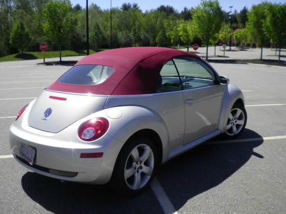 Volkswagen New Beetle 2009 photo 1