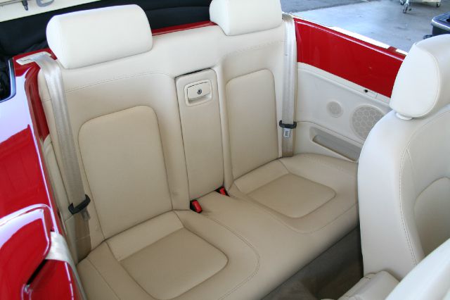 Volkswagen New Beetle 2009 photo 2