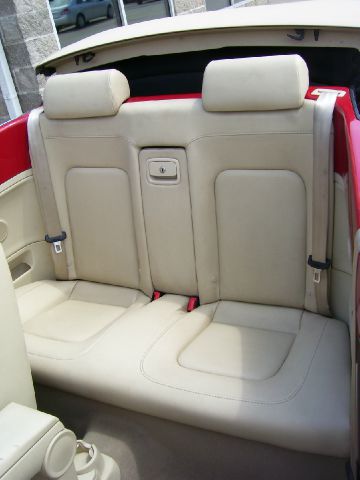 Volkswagen New Beetle 3.5L R350 AWD Convertible