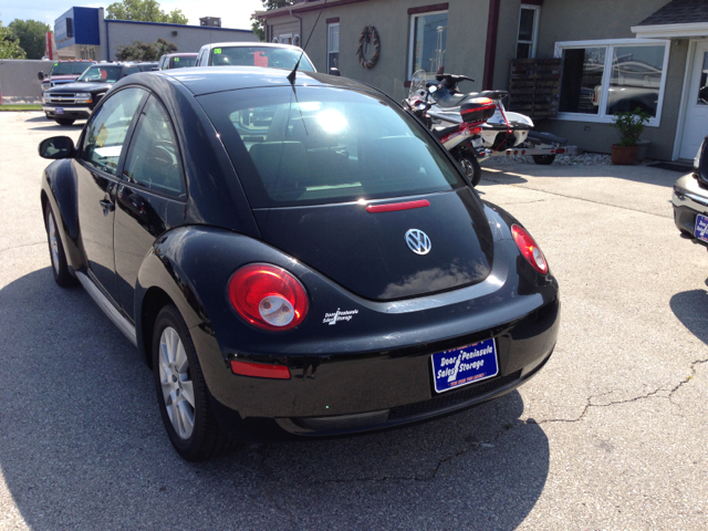 Volkswagen New Beetle 2009 photo 1
