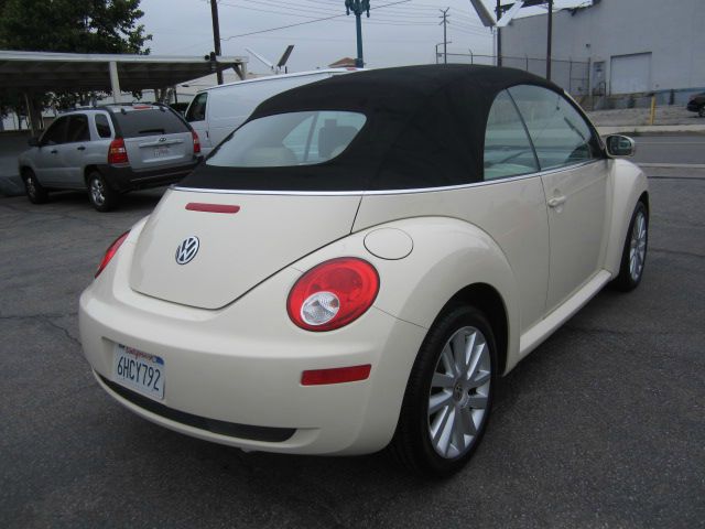 Volkswagen New Beetle 2009 photo 2
