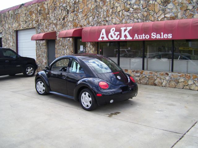 Volkswagen New Beetle 2009 photo 1